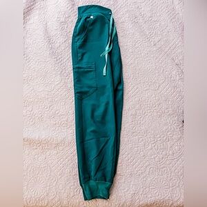 Figs hunter green scrub set